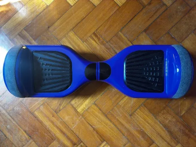 Hoverboard azul vibrante! Perfeito, ele garante 100% de funcionamento