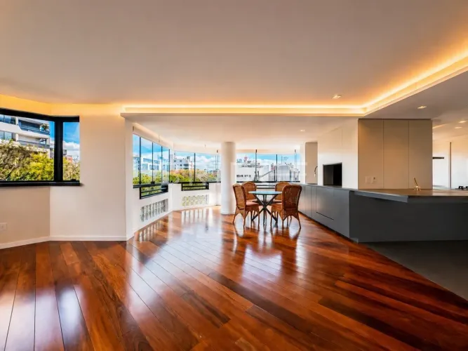 Apartamento 170 m² com 2 Suítes em Moinhos de Vent