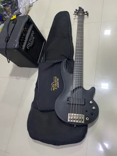 Contrabaixo Cort Curbow 5 Cordas c/ caixa amplificadora Meteoro e Case.