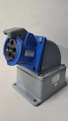 Tomada industrial 4 pinos