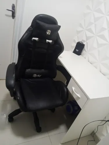 Cadeira gamer e mesa