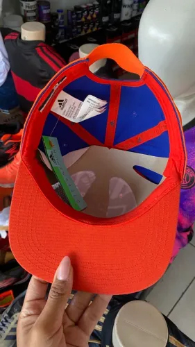 Boné adidas