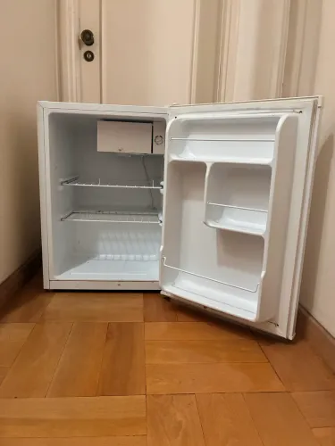 Frigobar funcionando perfeitamente - 68 litros