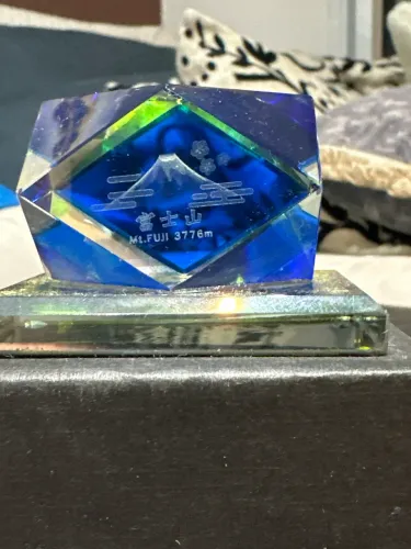 Cristal comprado no pé do Monte Fuji Japão uma lembrança da maior montanha do Japão 