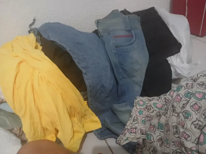 Peças de roupas usadas $1 real cada