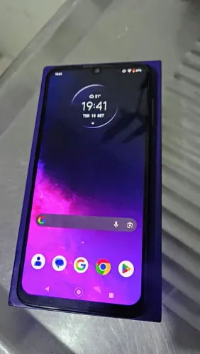 Moto One Zoom