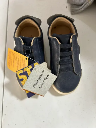 Sapatos e roupa