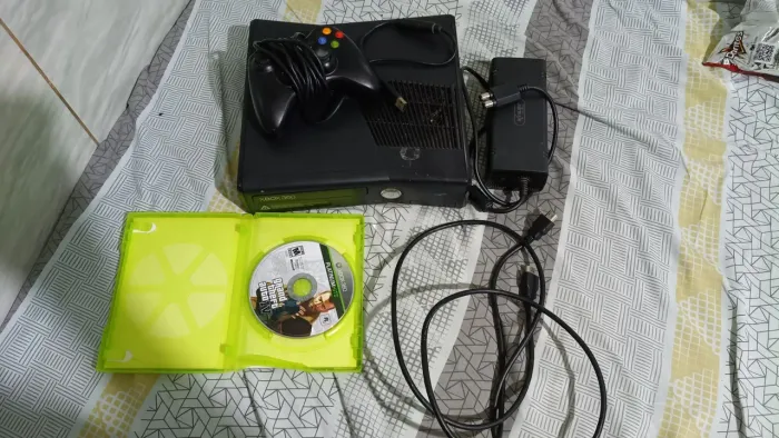 Xbox 360 Slim + Xbox 360 Fat