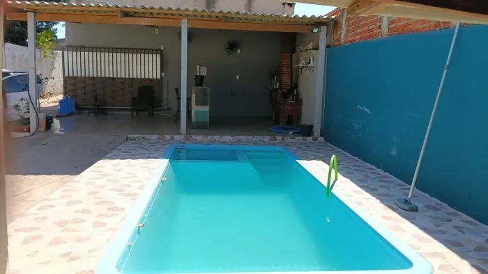 Alugo casa toda murada com portão eletrônico 
