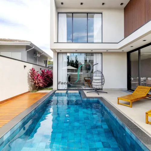 Casa em Condomínio com 4 Suítes e Piscina em Valinhos