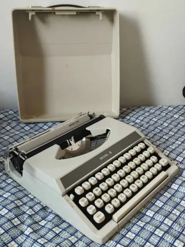Máquina de Escrever Americana - Royal Mercury