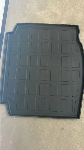 vendo esse forro asoalho do polo tudo novinho e bandeja do porta mala tirei do polo 