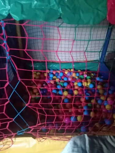 Vendendo barato essa casinha de bolinhas, já vai com as bolinhas,