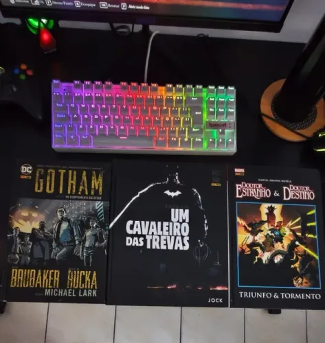 HQ Dr Estranho e Dr Destino - Triunfo e Tormento. HQ Batman: Um cavaleiro das trevas. HQ G