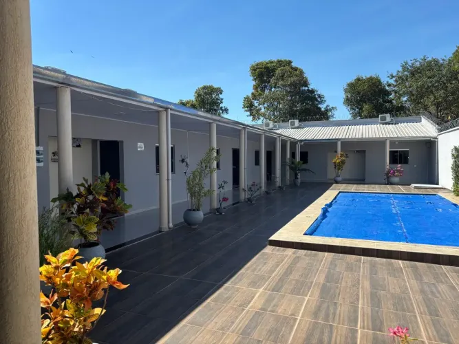 CASA EM ARUANÃ-GO / 08 SUÍTES - Lote: 720m2