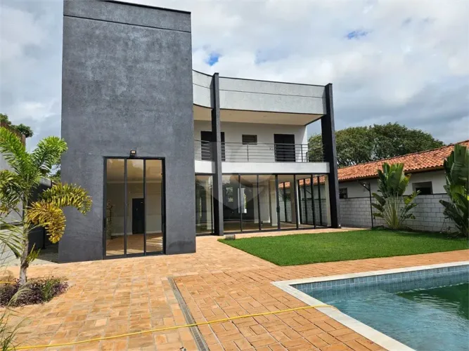 Casa à venda com 4 quartos, sendo 3 suítes, no condomínio Vivendas do Lago, Sorocaba - SP