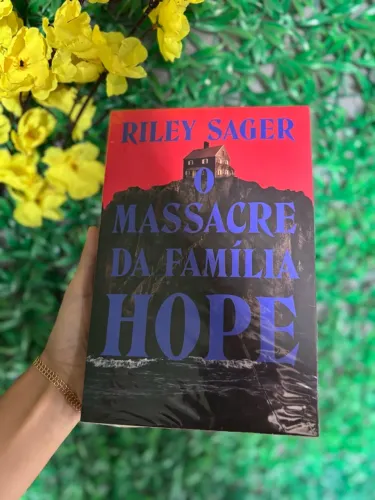 Livro O massacre da família Hope: Riley Sager.