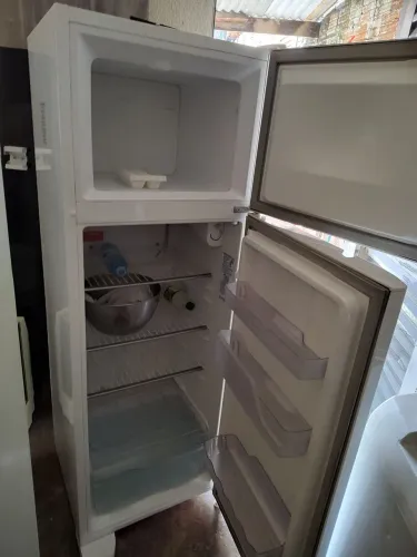Geladeira Eletrolux 220 V