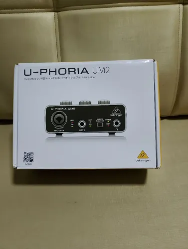Interface de Áudio Behringer U-phoria UM2 - Nova em Caixa e Com Garantia