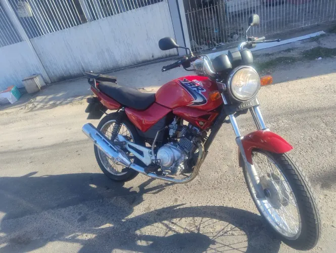Moto YBR 125k em ótimo estado