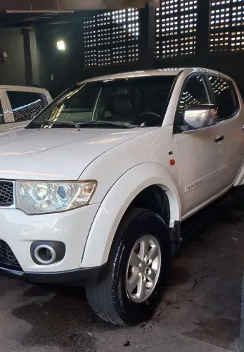 Mitsubishi L200 Triton HPE 3.2 CD TB Int.diesel AUT 2013
