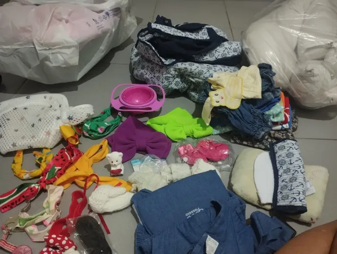 KIT Vários itens de bebê, usado e novo tudo R$40,00