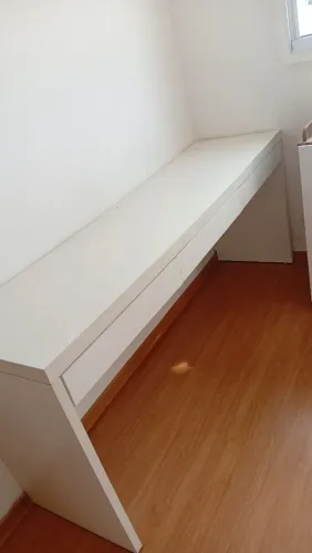 Bancada com três gavetas( bancada de fixação na parede)