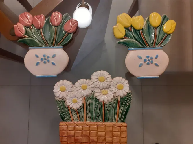 Trio quadros floral cerâmica pintada a mão