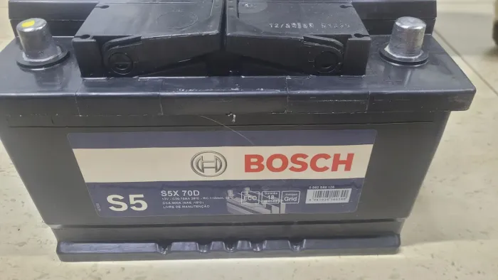 BATERIA BOSCH 70Ah Ótima bateria de 70 Ampéres SEMINOVA. MESMA HELIAR.