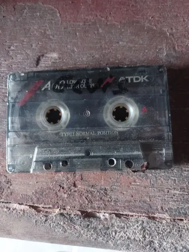 Fita de áudio TDK.
