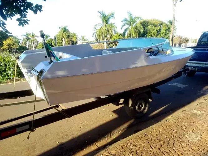 Lancha com Motor Barco Carretinha