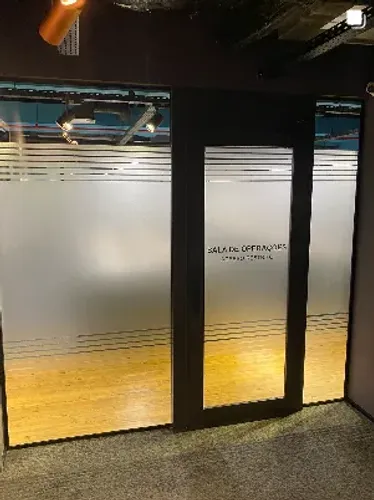 Adesivo jateado em corte eletronico