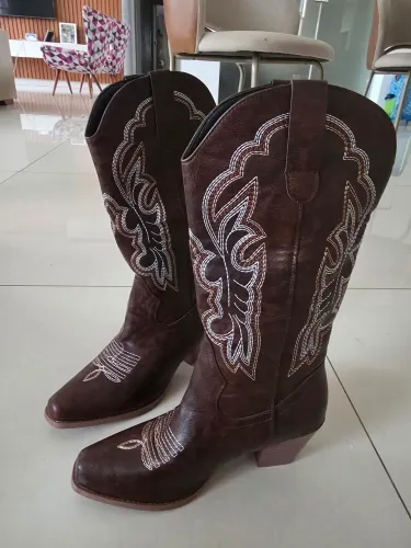 Numero 35 Vendo Bota cano médio country salto Grosso bico pontudo NOVA tamanho 35