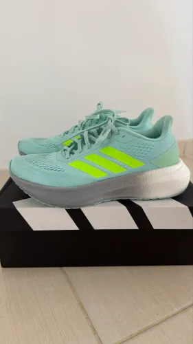 Tênis adidas