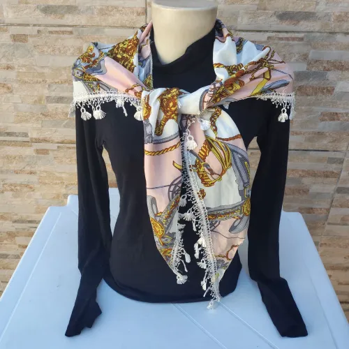 Xale de Renda Feminino - Versátil e Elegante para Diversos Looks ? R$ 35 cada"