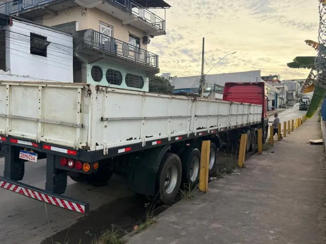 Carreta bobineira 3 eixos assoalho de ferro com pneus