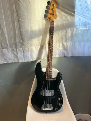 baixo Fender