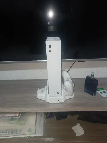 Xbox séries S com base de ventilação+ carregador 1950 reais com frete grátis