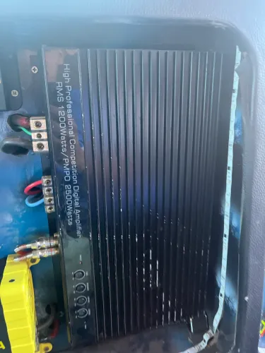 VENDO CAIXA DE GRAVE, FORRO DE PORTA E MODULO E PROCESSADOR
