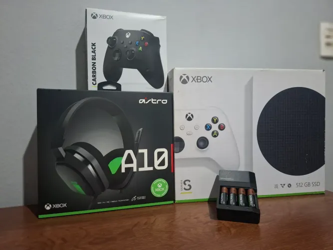 Xbox Series S 512GB + 2 Controles Originais + Astro A10 + Carregador de pilhas | Seminovo