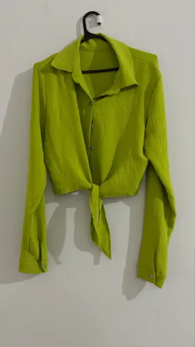 Blusa de botões verde