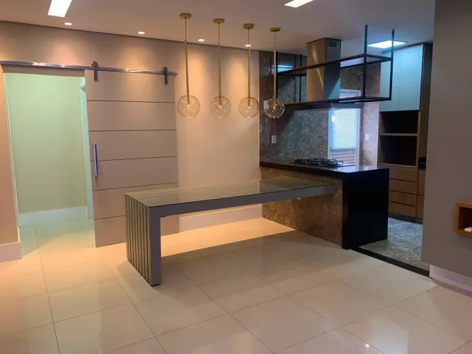 Linda casa com planejados e 3 suítes no Condomínio Manhattan