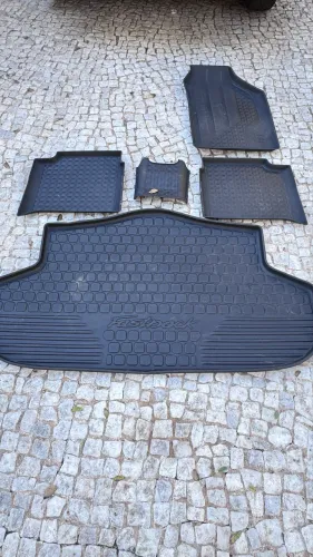 Tapete bandeja bordas elevadas Fiat Fast Back