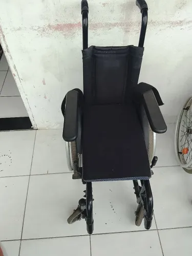 Cadeira de rodas infantil 