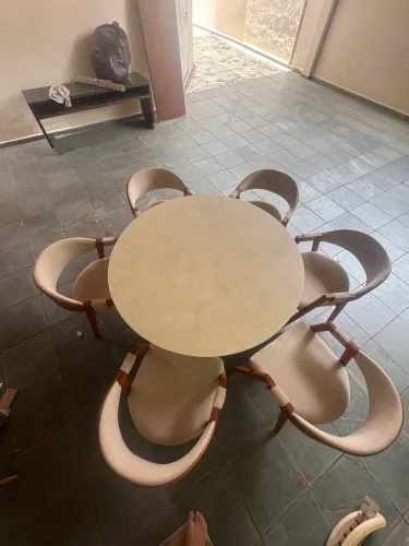Vende se Mesa ? sala de jantar ?