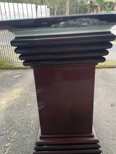 Mesa pé madeira com vidro