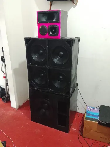 3 caixas , caixa com 1 de 15 com 4 de 10 e um trio com um driver e 2 TI