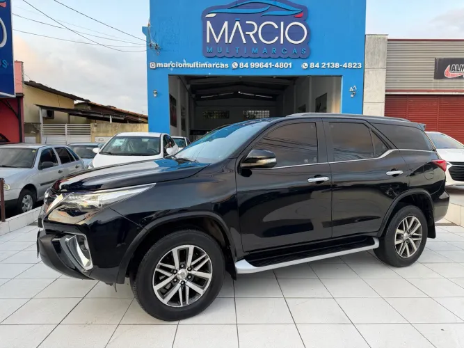 Toyota Hilux SW4 SRX 4X4 2.8 TDI 16V Dies. Aut. 2017