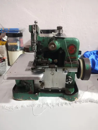 Máquina de costura overlock semi- industrial chinesinha