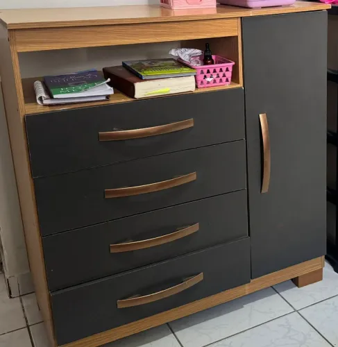 Cômoda com porta